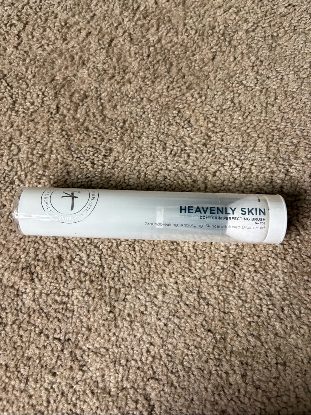 it cosmetics Heavenly Skin CC+ Skin Perfecting Brush - White